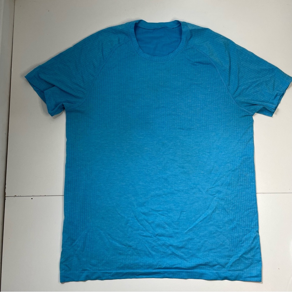 Lululemon Men Shirt size L Metal Vent Tech Short-Sleeve Athleisure Blue